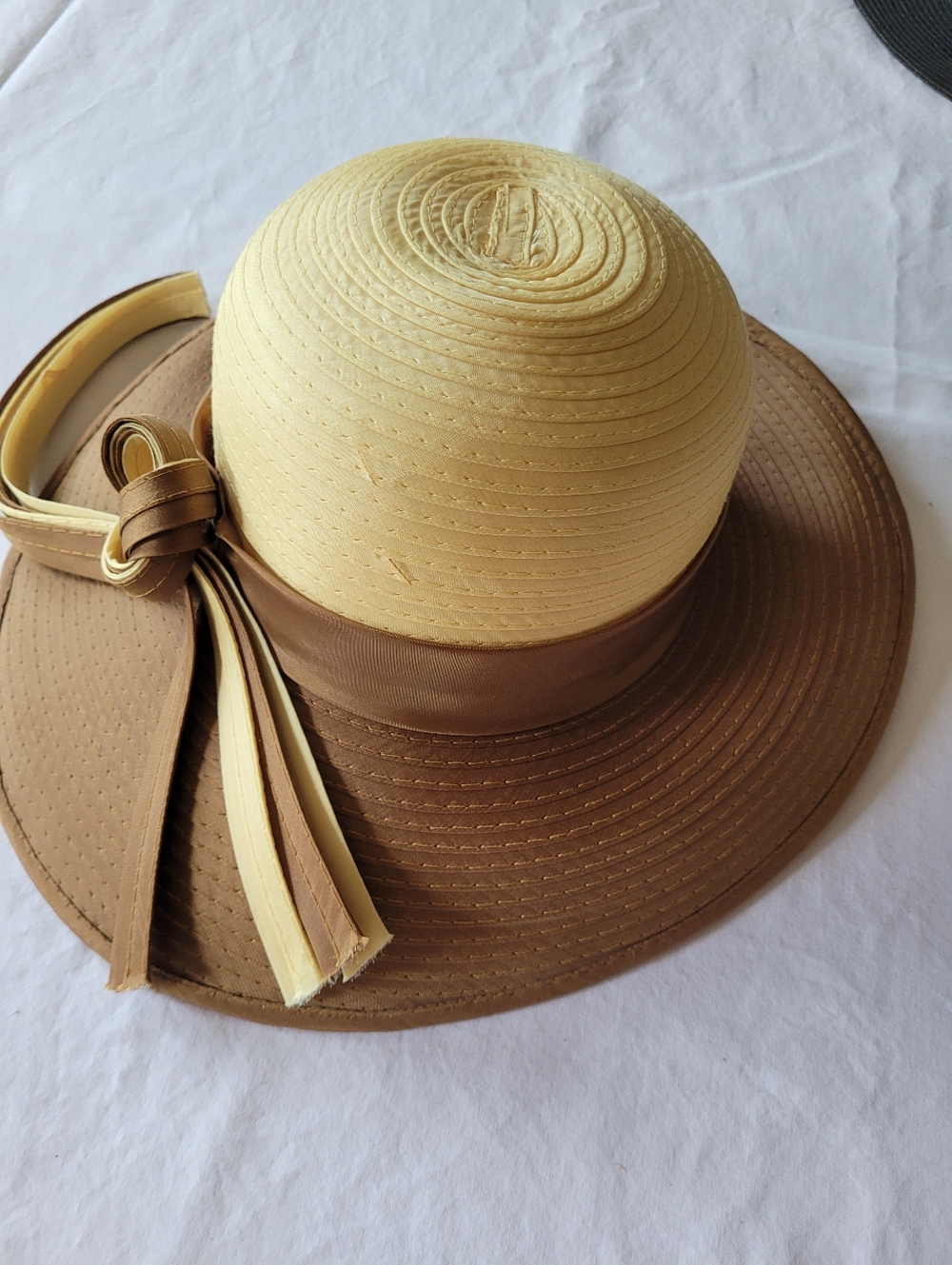 GIOVANNIO   Two-Tone Cream and Brown Wide-Brim Sun Hat with Bow Accenta